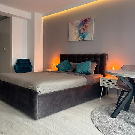One Fancy Studio Bucharest Luaran gambar