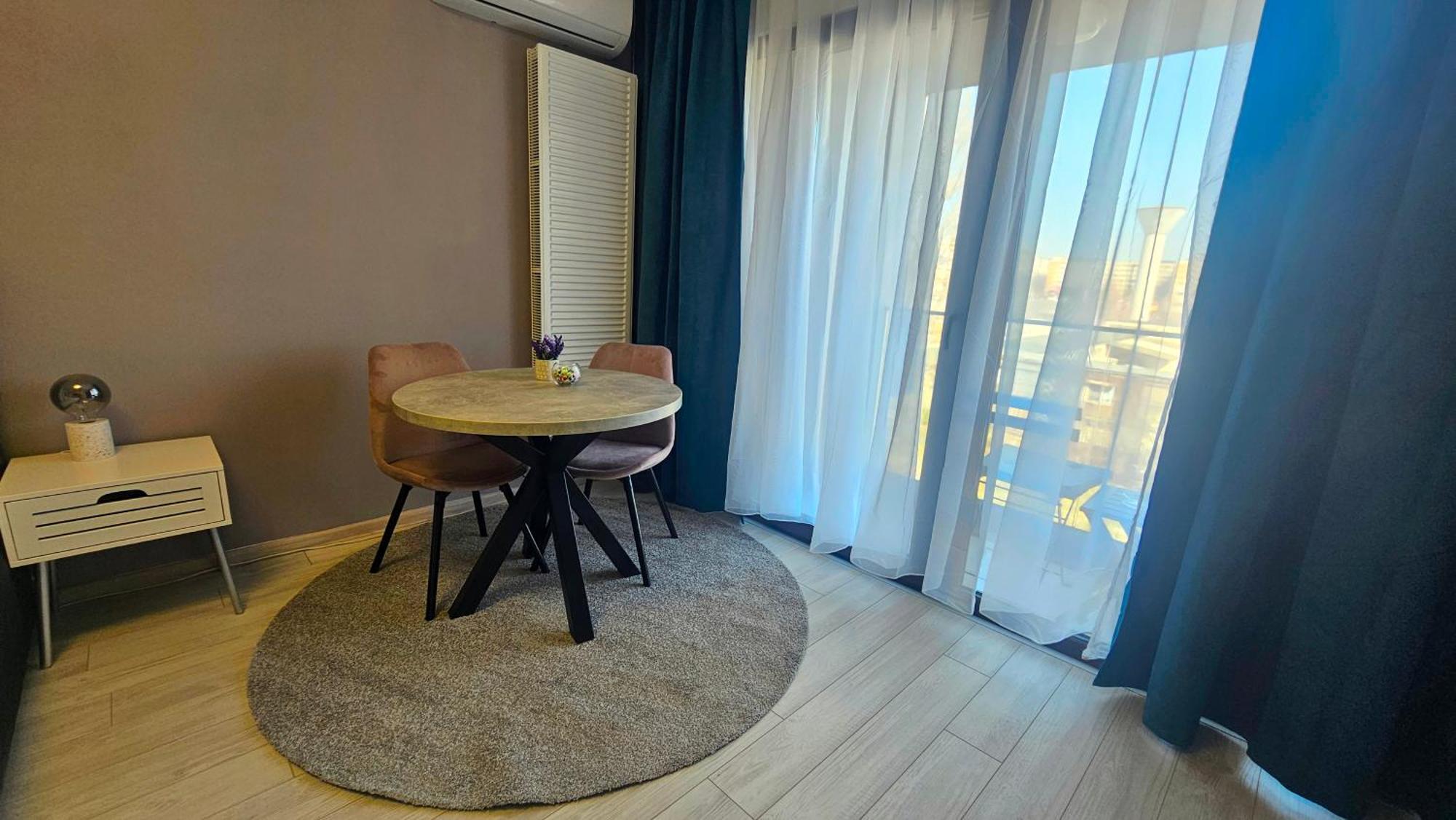 One Fancy Studio Bucharest Luaran gambar